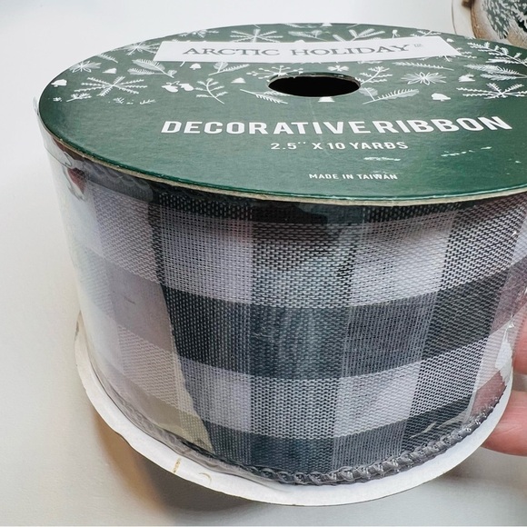 Lot of  7 Christmas New & Used Ribbon Wired & Non Wired, Various Types & Widths - Picture 4 of 11